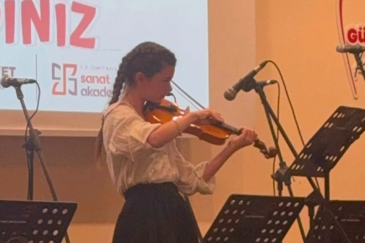 İzmit Belediyesi Sanat Akademisi Öğrencilerinden Kocaeli Güzel Sanatlar Lisesi'ne Çifte Başarı
