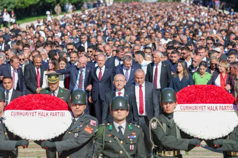 CHP'nin 103. Yılında Kılıçdaroğlu'ndan Anıtkabir'e Ziyaret