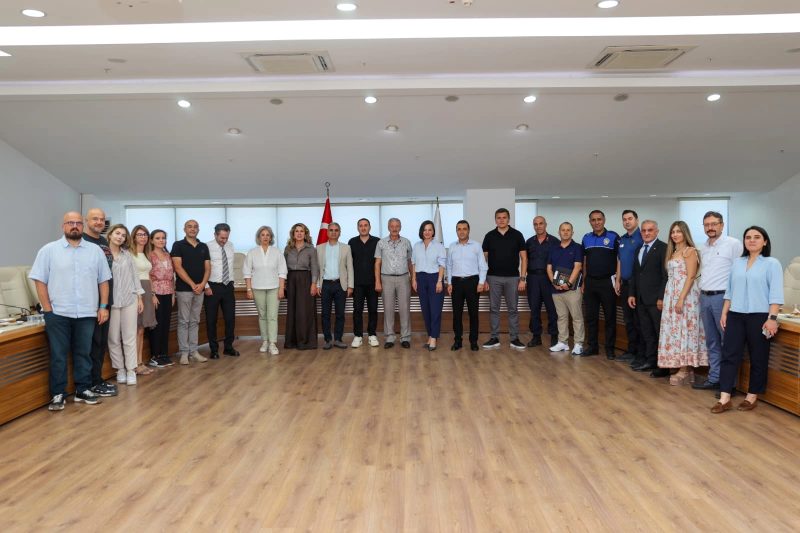 Karabağlar'da Sahipsiz Atık Sorunu Ele Alındı, Yıllık Maliyeti 80 Milyon TL
