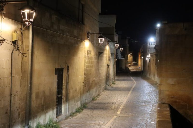 Şanlıurfa'nın Tarihi Sokakları Aydınlatma Projesiyle Geceleri Işıldıyor