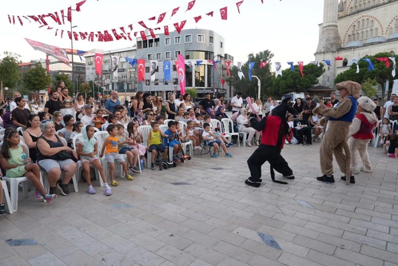 Maltepe'de Çocuklar Yaz Tatilini Tiyatroyla Eğlenerek Geçiriyor