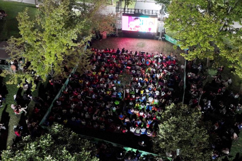 Karatay'da Çocuklar İçin Açık Hava Sineması Yaz Akşamlarına Renk Katıyor