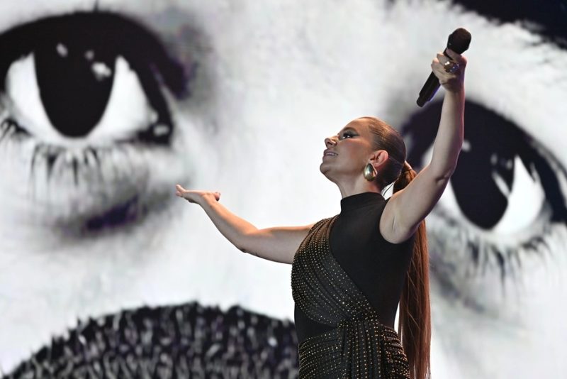Nevşehir Kültür Yolu Festivali'nde Merve Özbey Sahnedeydi