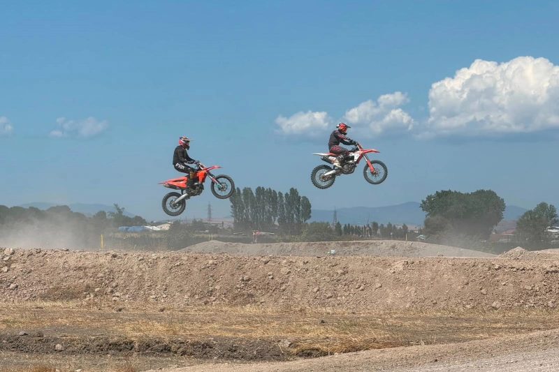 Türkiye Motokros Şampiyonası'nın 3. Ayağı Balıkesir Gönen'de Nefes Kesti