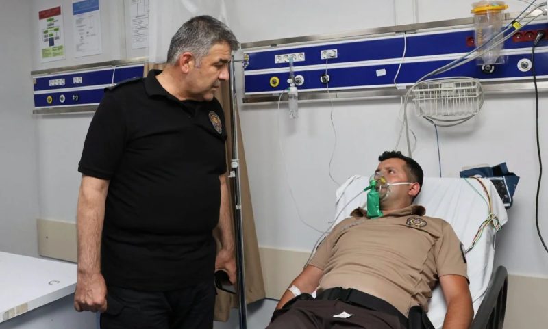 Erzurum Emniyet Müdürü Karaburun, Yangına Müdahale Ederken Dumandan Etkilenen Bekçiyi Hastanede Ziyaret Etti