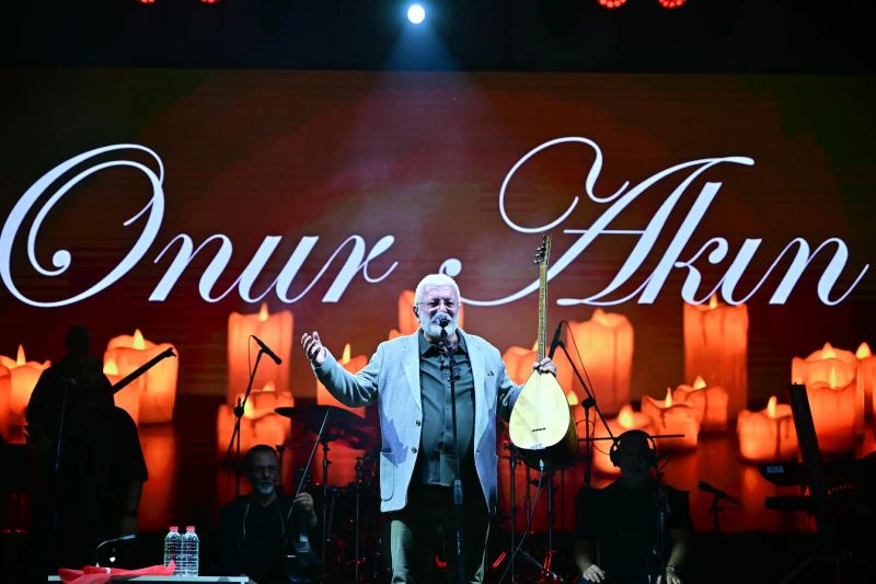 Onur Akın Konseriyle Kula'da Kurtuluş Haftası Coşkusu Sona Erdi