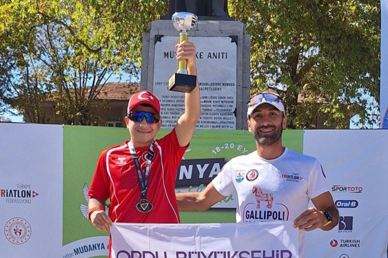 Yusuf Efe Gündüz Triatlon Türkiye Kupası Finallerinde Şampiyon Oldu