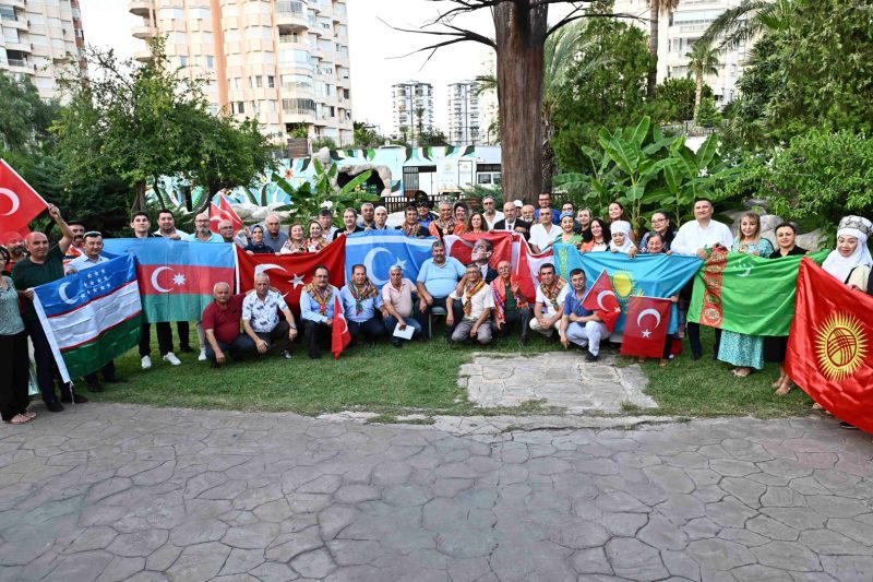 Belediye Başkanı Ümit Uysal'a Yörük Kültürüne Katkılarından Dolayı "Toroslar Yörük Beyi" Unvanı Verildi