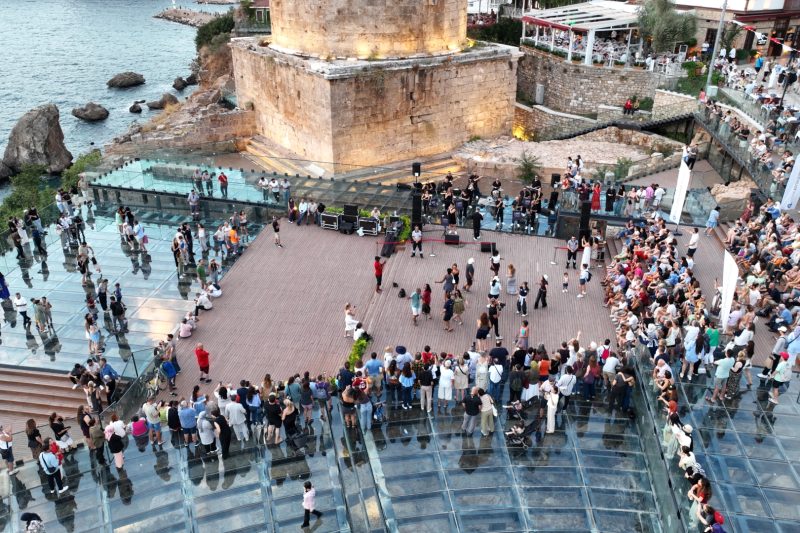 Antalya'da Gün Batımı Hıdırlık Kulesi'nde Müzikle Buluştu