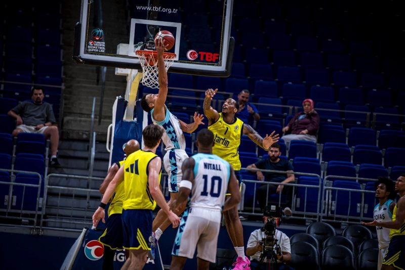 TOFAŞ Basketbol Takımı Hazırlık Maçında Fenerbahçe'ye Mağlup Oldu