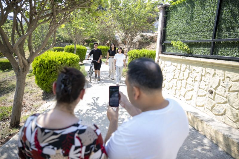 Mersin'de Gençler, Görme Engelliler İçin 'Akıllı Şapka' Geliştirdi