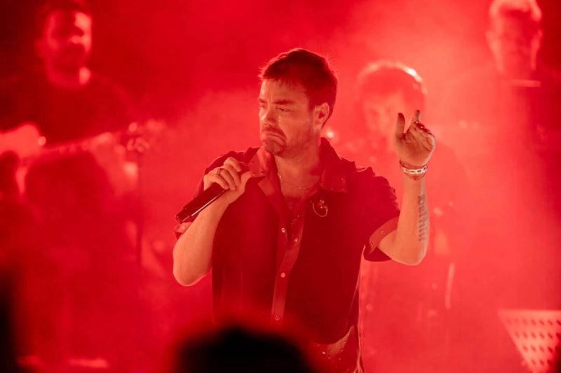 Murat Dalkılıç, Sahnelere Hızlı Bir Dönüşle Beğeni Topladı