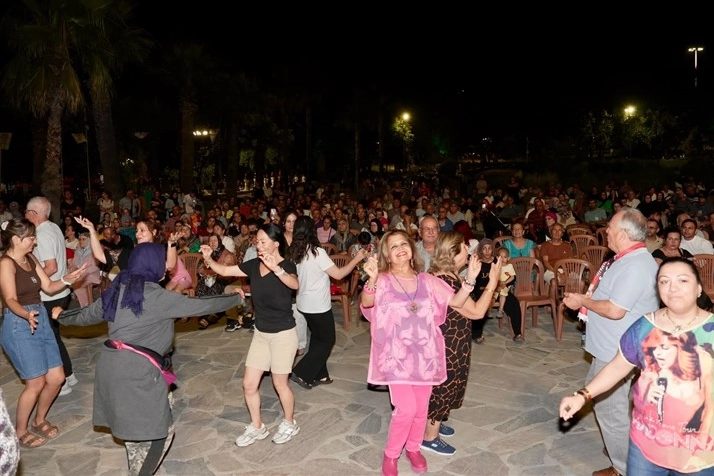 Denizli'de Yaz Konserleri Mahalleleri Coşturuyor