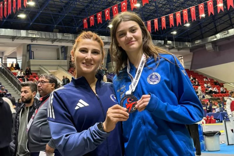 Kağıtsporlu Ceylinnaz Durmaz Taekwondoda Türkiye İkincisi Oldu, Avrupa Yolunda