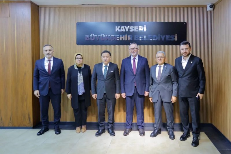 Kültür ve Turizm Bakan Yardımcısı Yılmaz, Kayseri'de Başkan Büyükkılıç'ı Ziyaret Etti