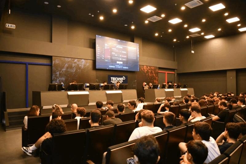 Balıkesir'de Zafer Bayramı Kutlamaları E-Spor Turnuvasıyla Renklendi