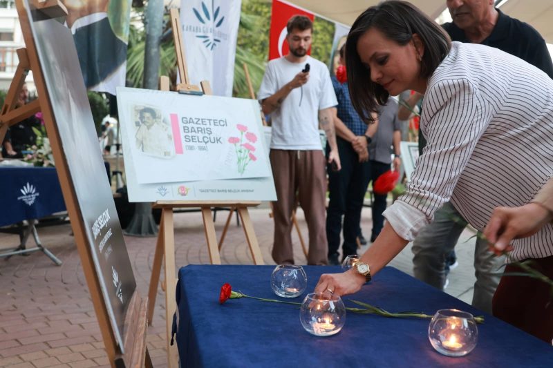 İzmir'de Gazeteci Barış Selçuk, Görevi Başında Hayatını Kaybeden 32. Yılında Anıldı