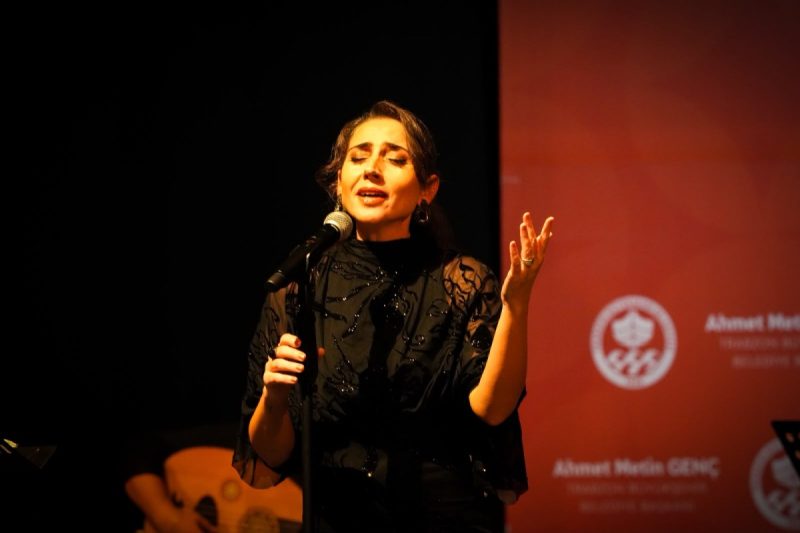 Oya İşboğa Trabzon'da Türk Sanat Müziği Şöleni Sundu