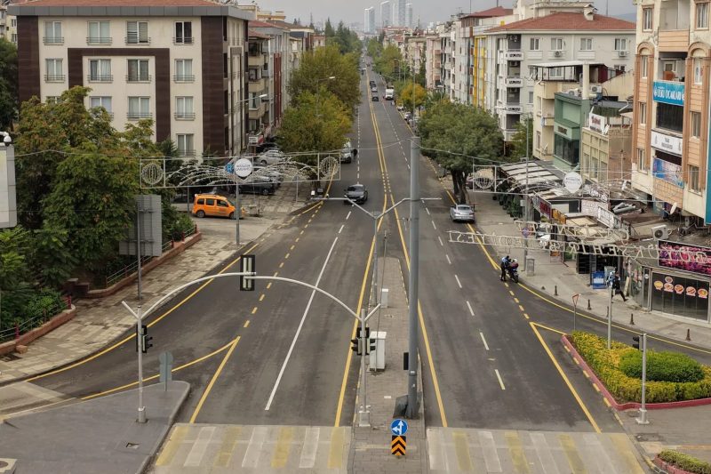 Gaziantep'te Üniversite Bulvarı ve Ordu Caddesi'nin Ulaşım Altyapısı Yenilendi