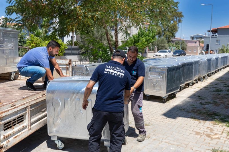 Narlıdere'ye 200 yeni çöp konteyneri kazandırıldı