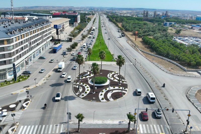 Bandırma'nın Kent Girişi Yenilendi: 10 Bin Metrekarelik Alan Yeşillendirildi