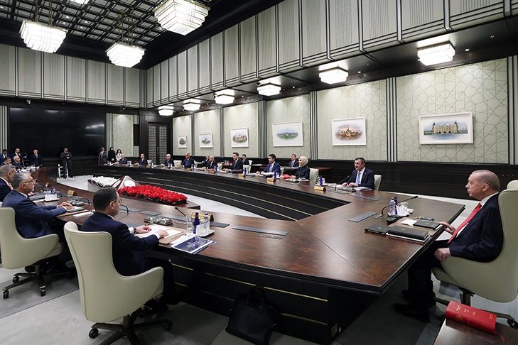 Cumhurbaşkanlığı Kabinesi Beştepe'de Toplanıyor: Gündemde İç Güvenlikten Dış Politikaya Önemli Başlıklar Var
