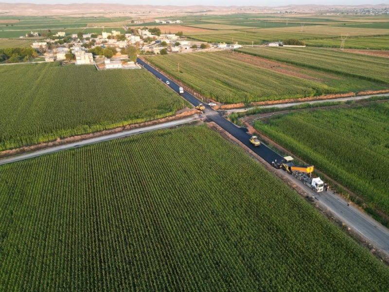 Şanlıurfa Eyyübiye'de Kırsal Mahalleleri Bağlayan 8 Km'lik Yola Sıcak Asfalt Döşeniyor