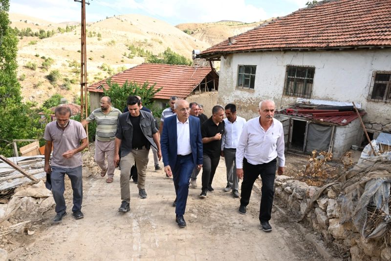 Başkan Er, Sel Felaketinden Etkilenen Hekimhan Halkıyla Buluştu