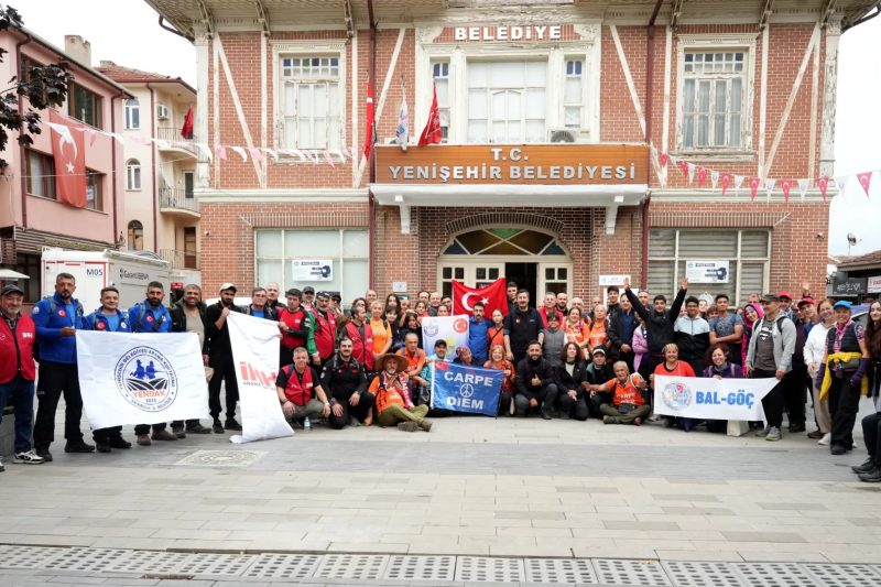 Yenişehir'de 10 Kilometrelik Doğa Yürüyüşü Binlerce Kişiyi Buluşturdu