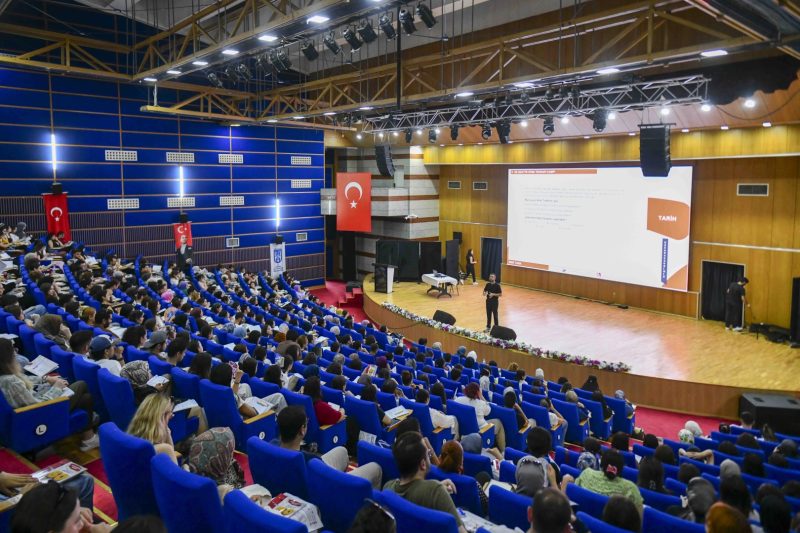 Ankara'da KPSS Adaylarına Ücretsiz Tekrar Kampı Başladı
