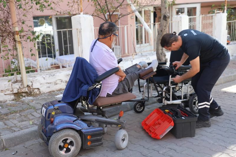 Muğla'da Engelli Vatandaşlara Tekerlekli Sandalye Tamirinde Yerinde Destek