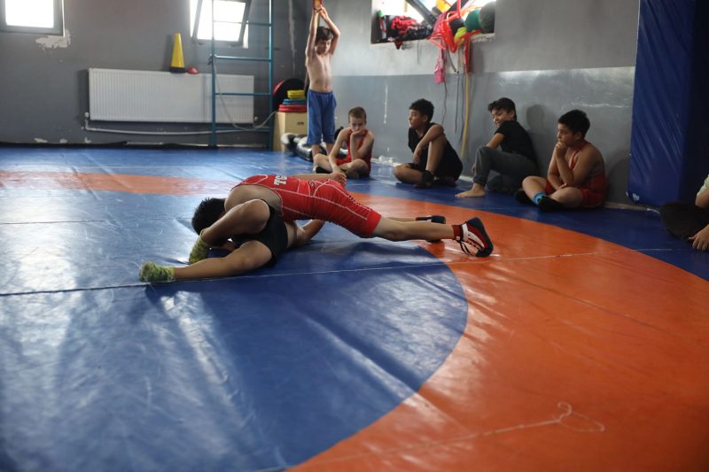 Sakarya'da Gençler Geleneksel Güreşle Tanışıyor: Spor Okulları İçin Ön Kayıtlar Açıldı