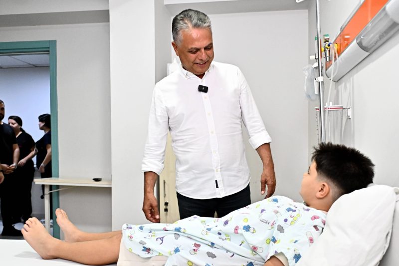 Muratpaşa Belediye Başkanı Uysal, Sünnet Şöleni'ne Katılan Çocukları Ziyaret Etti