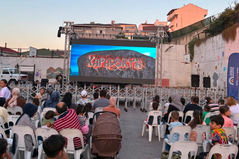 Gebze'de Açık Hava Sineması: 'Mahallemde Sinema Var' Etkinlikleri Devam Ediyor