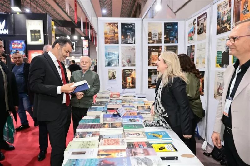 Denizli Kitap Fuarı Açıldı: 212 Yayınevi ve 500'e Yakın Yazar Edebiyatseverlerle Buluşuyor