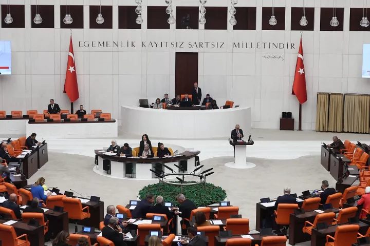 Türk Kızılay Kanunu Teklifi TBMM'de: Muhalefetten Denetim ve Şeffaflık Eleştirileri Yükseldi