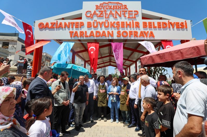 Gaziantep'te Tarladan Sofraya Pazarının 7.'si Açıldı: Üretici ve Tüketici Arasındaki Fiyat Farkı Azaltılıyor