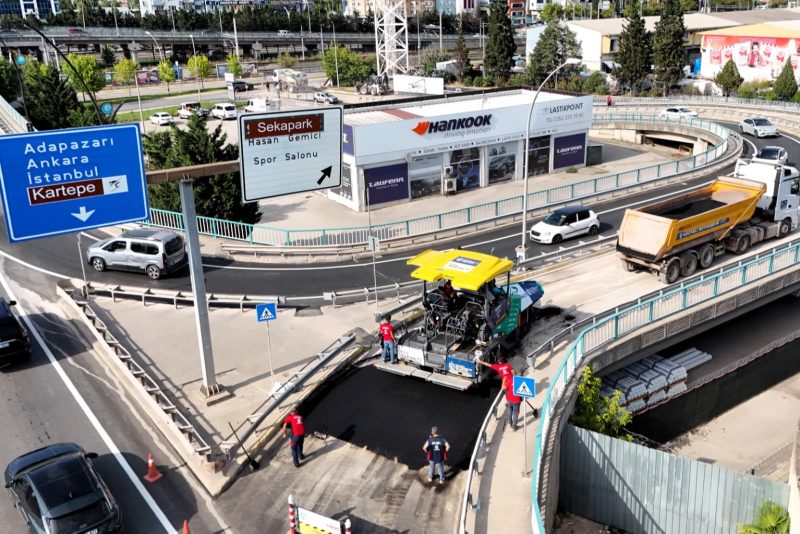 Kocaeli'de 15 Temmuz Köprülü Kavşağı'nda Sürüş Konforunu Artıran Yenileme Çalışması Tamamlandı
