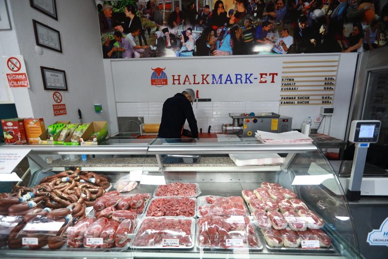 Efes Selçuk'ta Halk Mark-Et, Uygun Fiyatlı Gıda Desteği Sunmaya Devam Ediyor