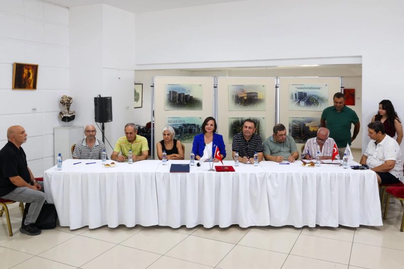 Karabağlar'da Kentsel Dönüşümde Önemli Adım: Hak Sahipleriyle İlk İmza Töreni Gerçekleştirildi