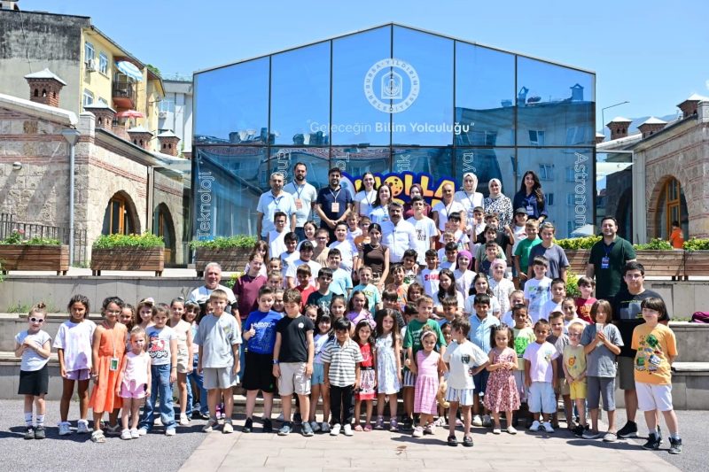 Yıldırım'da Çocuklar Yaz Okulunda Bilim ve Sanatla Buluşuyor