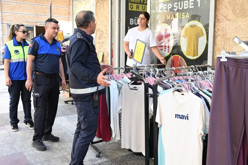 Manisa'da Yayaların Ortak Kullanım Alanları Zabıta ve Polisten Ortak Denetimle Kontrol Edildi