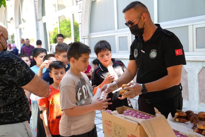 Keçiören'de Yaz Kur'an Kurslarına Poğaça ve Meyve Suyu İkramı