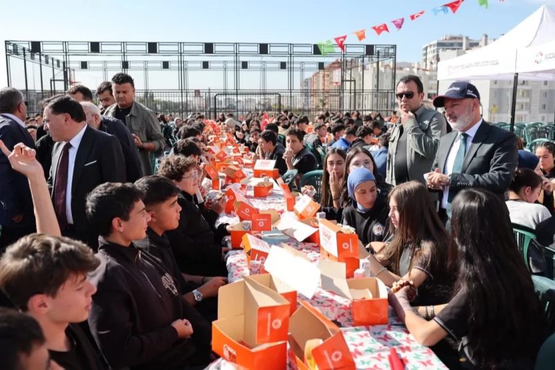 Kayseri'de Türkan Altun ve Avukat Mehmet Altun Anadolu Lisesi Dualarla Açıldı