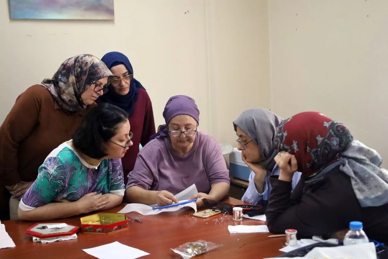 SAMEK Kursları, Sakaryalılara Geleneksel El Sanatlarını Öğretiyor