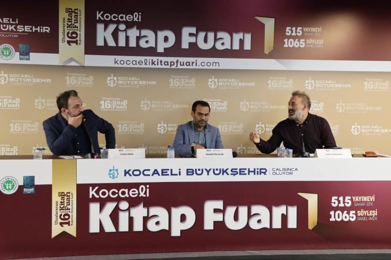 Kocaeli Kitap Fuarı'nda Edebiyat ve Yakın Tarih Üzerine Söyleşi
