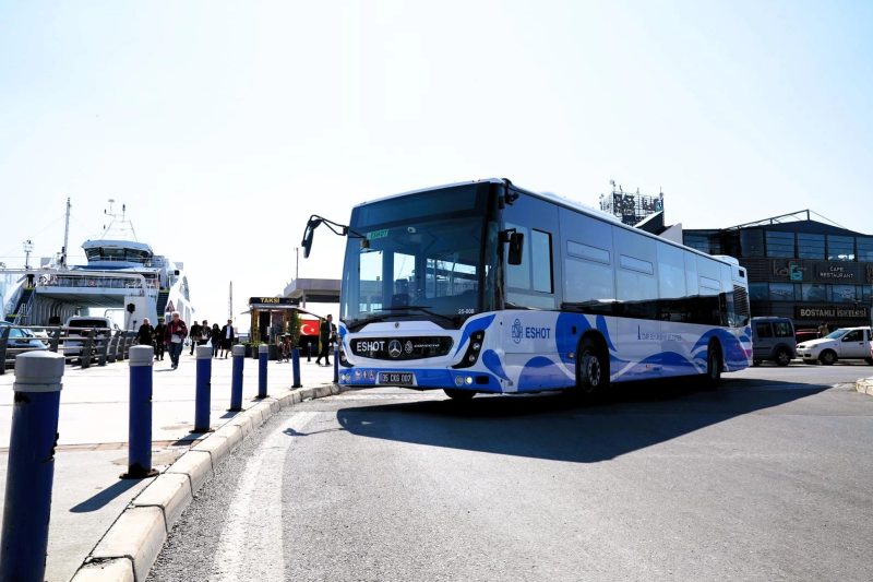 İzmir'de 30 Ağustos Zafer Bayramı'nda Toplu Ulaşım Yarı Fiyatına