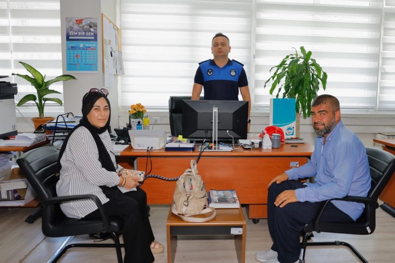 Kayseri Zabıtası, Duyarlı Vatandaşın Bulduğu Kayıp Cüzdanı Sahibine Eksiksiz Teslim Etti