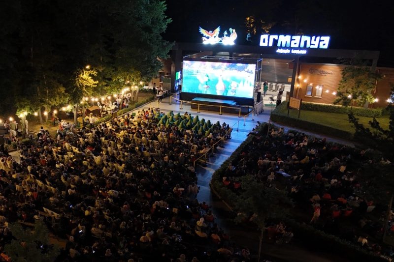 Ormanya'da Gece Sineması Etkinliği Yoğun İlgi Görüyor