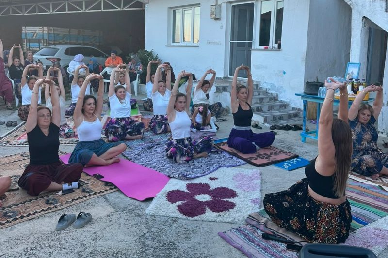 Çanakkale'de Geleneksel Şalvarla Yoga Etkinliği: Kültür ve Sağlık Buluşması